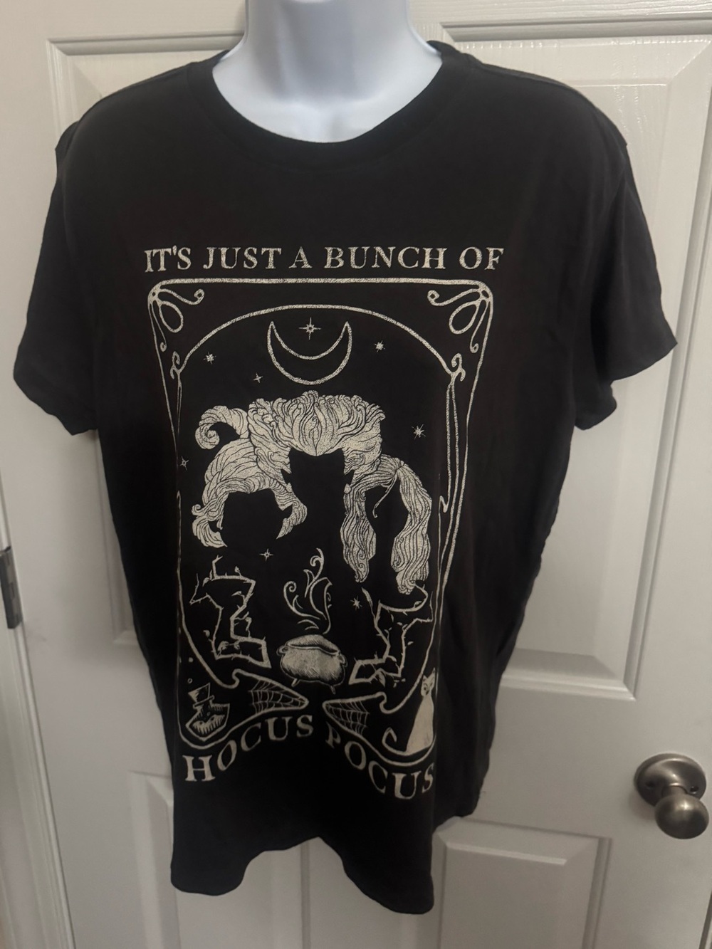 Disney Gray Hocus Pocus Graphic Tee Ladies Medium NWOT